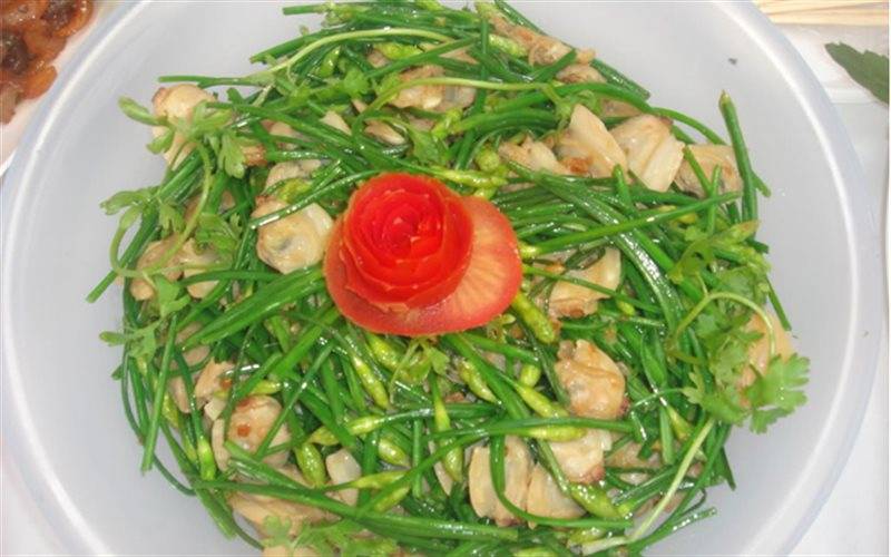 Hướng dẫn cách làm rau hẹ xào thịt gà