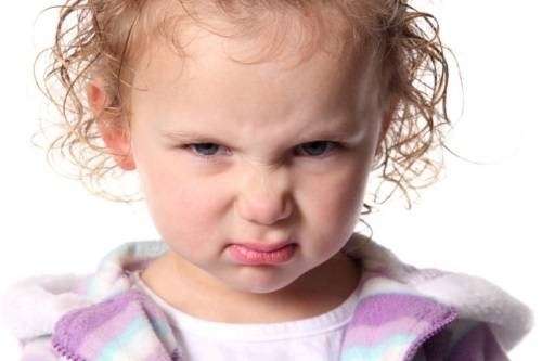 Nguyên nhân trẻ em hay cáu kỉnh, bực bội và cách đối phó